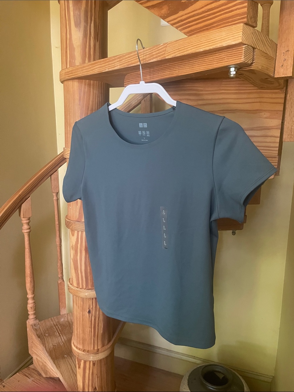 UNIQLO short sleeve top